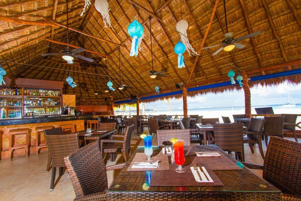 Cancun Beachfront Condo מראה חיצוני תמונה