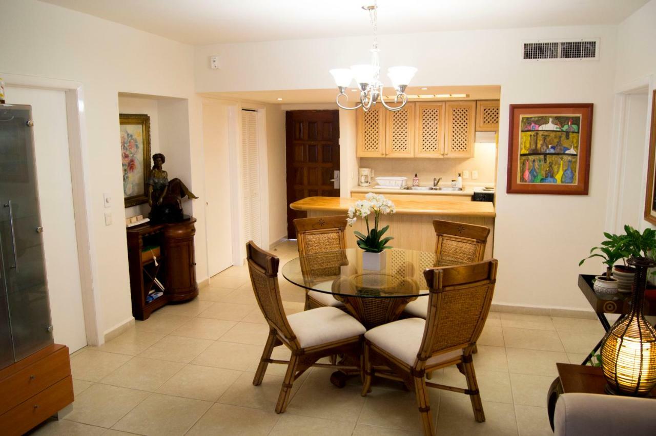 Cancun Beachfront Condo מראה חיצוני תמונה